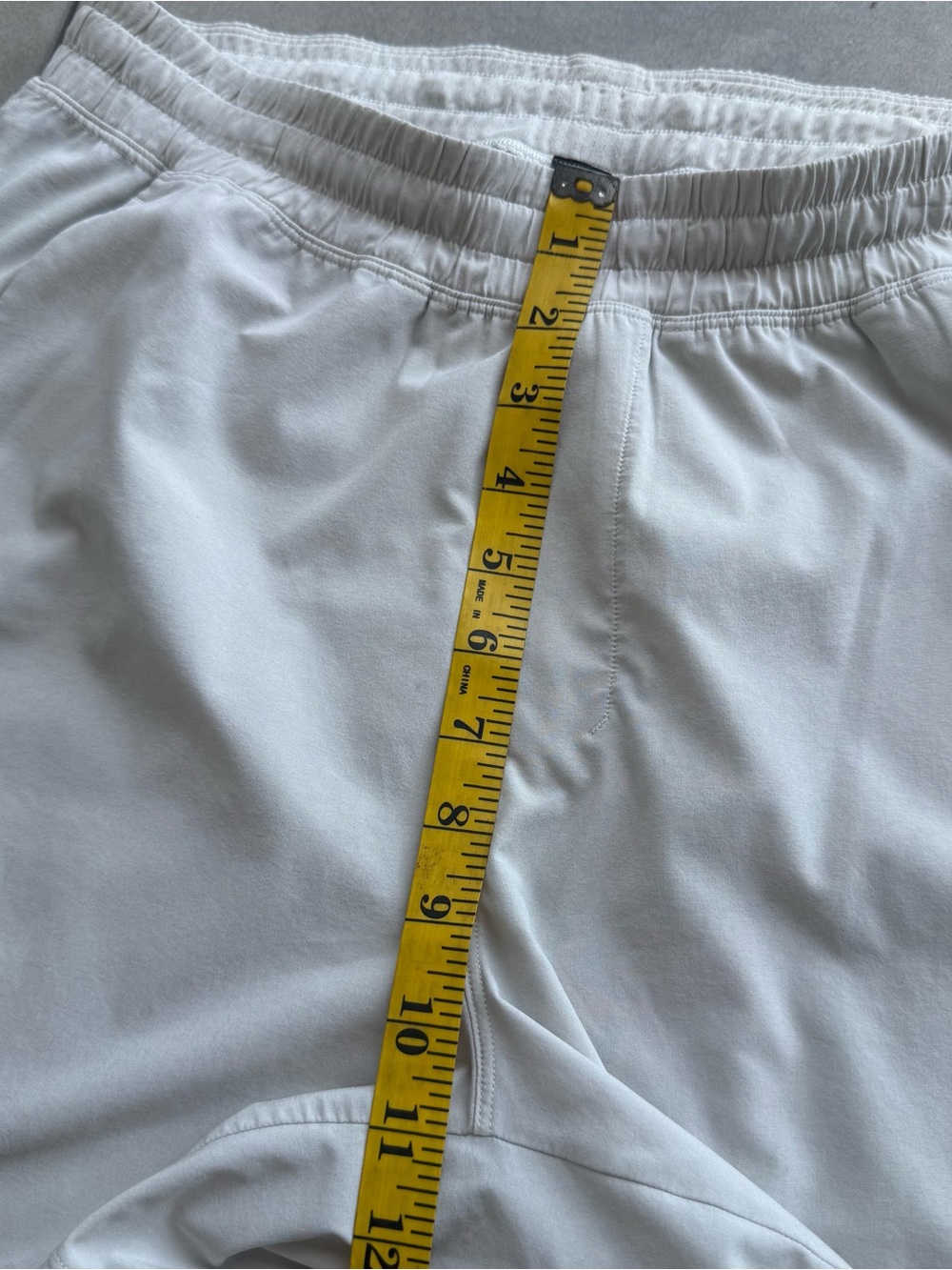 Lululemon men’s shorts medium light beige elastic waist zipper logo pull on - Picture 5 of 8